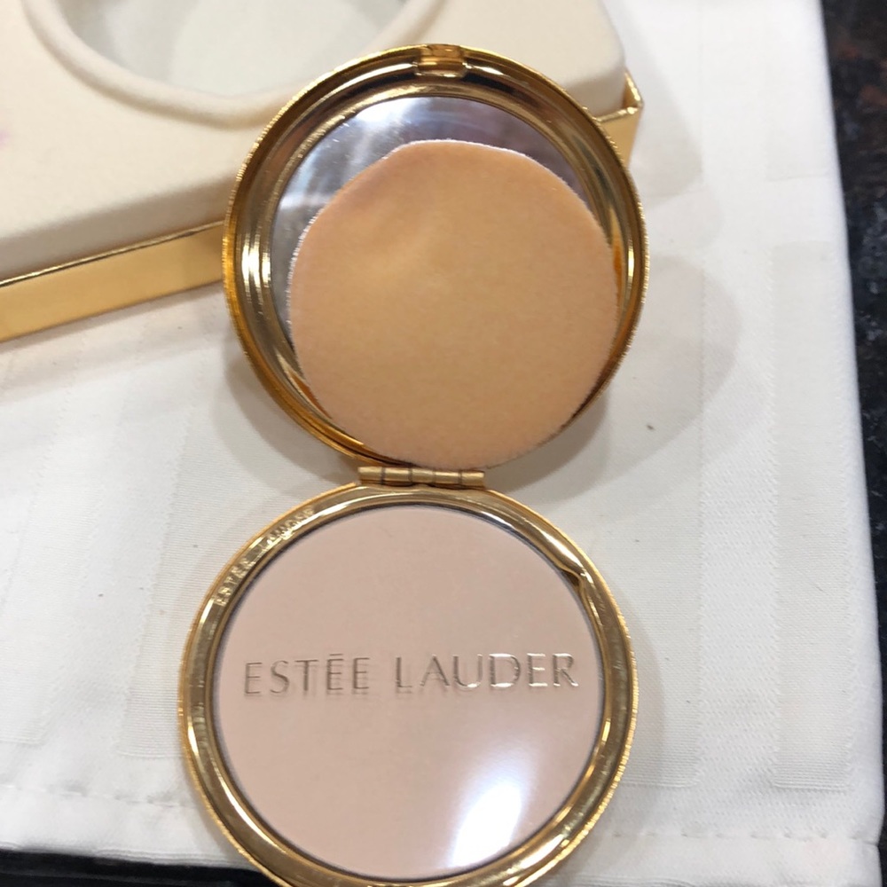 Estée Lauder powder compact - unused.